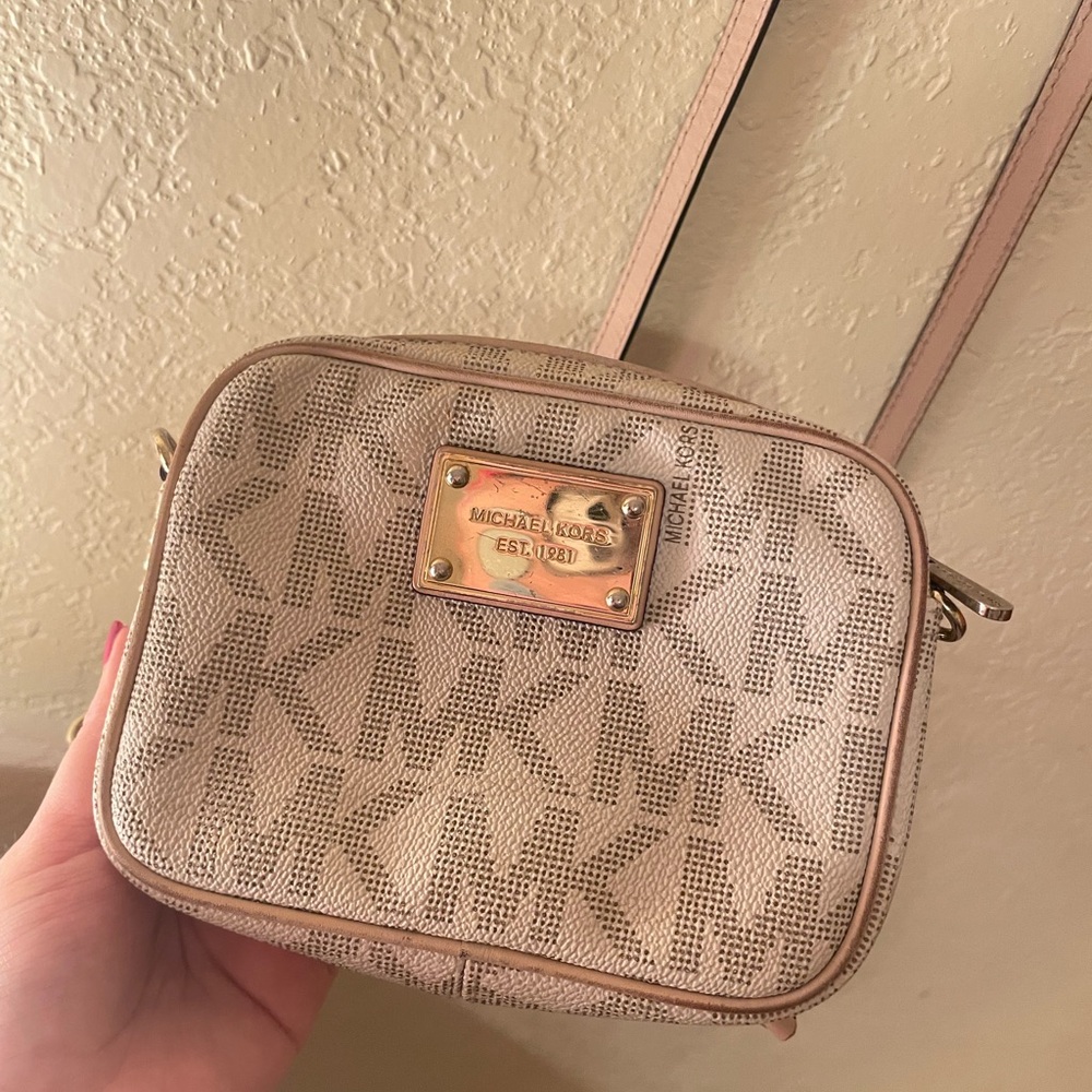 Michael Michael Kors Cream and Tan Signature Small Crossbody Card/Phone Purse